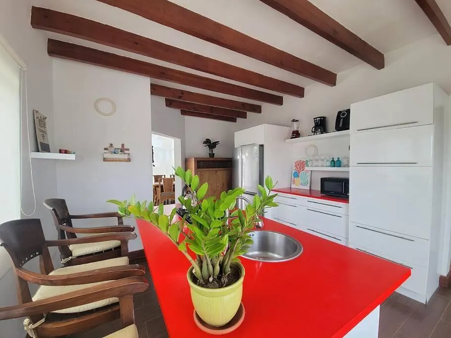 3-Bedroom Home - Raquet Club Guest, Near Palm Beach Holiday home