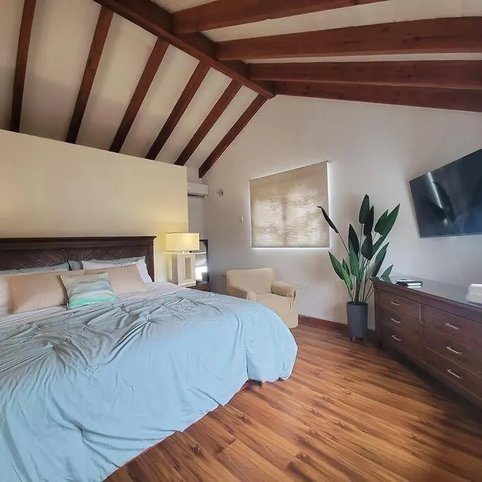 3-Bedroom Home - Raquet Club Guest, Near Palm Beach Holiday home