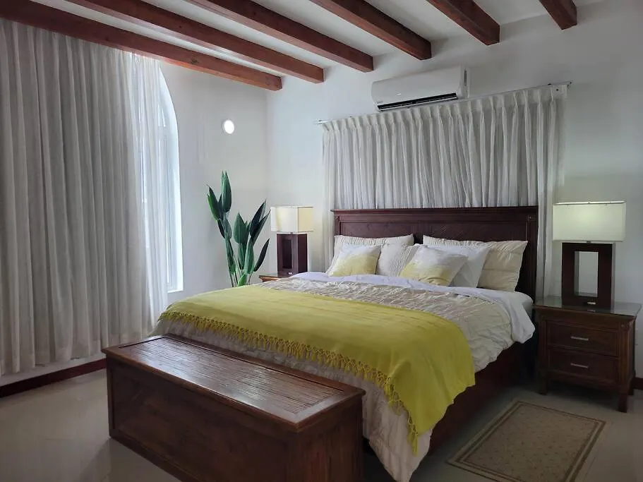 3-Bedroom Home - Raquet Club Guest, Near Palm Beach Holiday home