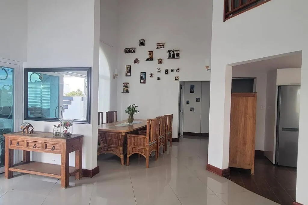 3-Bedroom Home - Raquet Club Guest, Near Palm Beach Holiday home