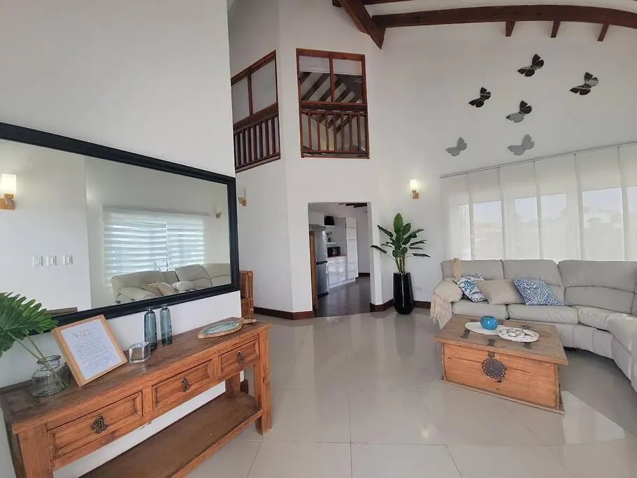3-Bedroom Home - Raquet Club Guest, Near Palm Beach Holiday home