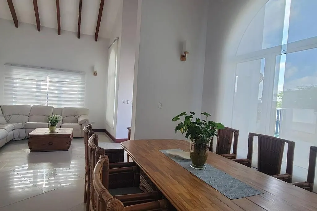 Holiday home 3-Bedroom Home - Raquet Club Guest, Near Palm Beach