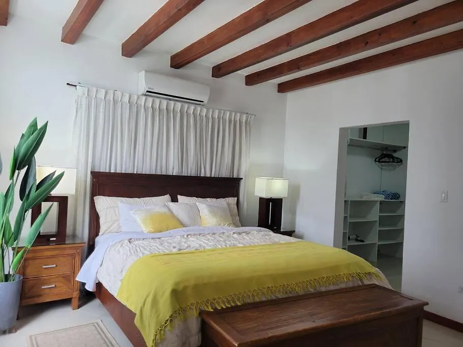 3-Bedroom Home - Raquet Club Guest, Near Palm Beach Holiday home