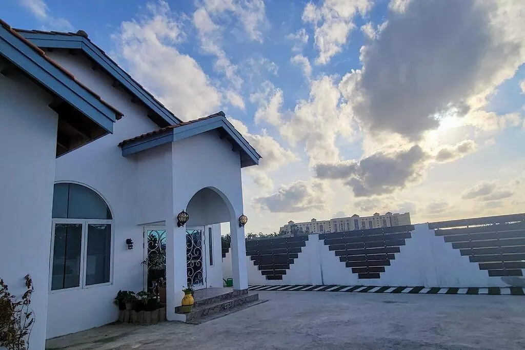 Holiday home 3-Bedroom Home - Raquet Club Guest, Near Palm Beach